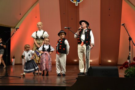 Piąty dzień Tygodnia Kultury Beskidzkiej w Wiśle - występy w wiślańskim amfiteatrze - prowadzący